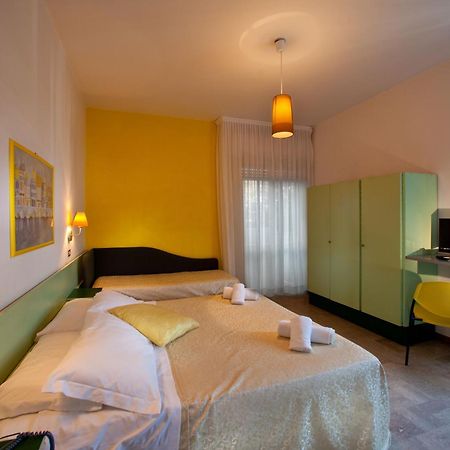 Hotel Ivano リミニ エクステリア 写真