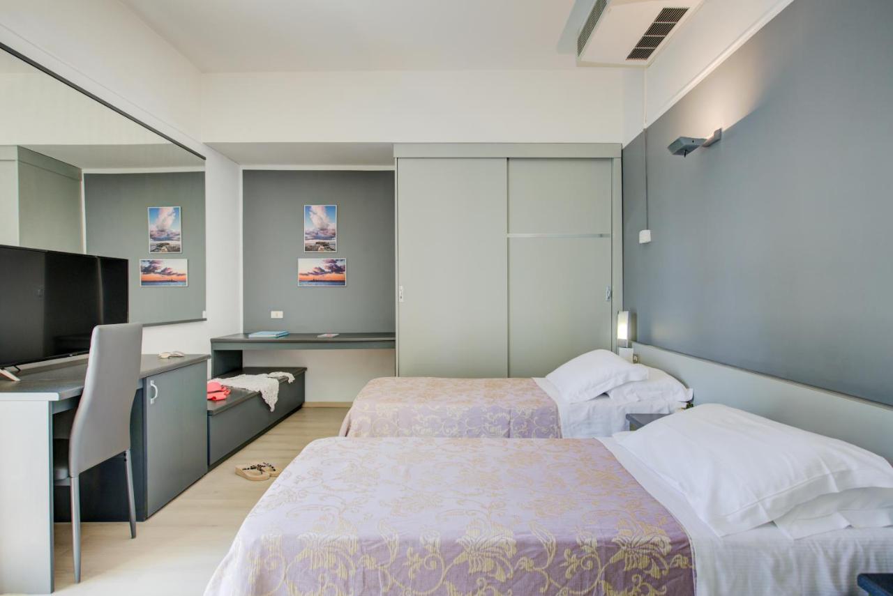 Hotel Ivano リミニ エクステリア 写真
