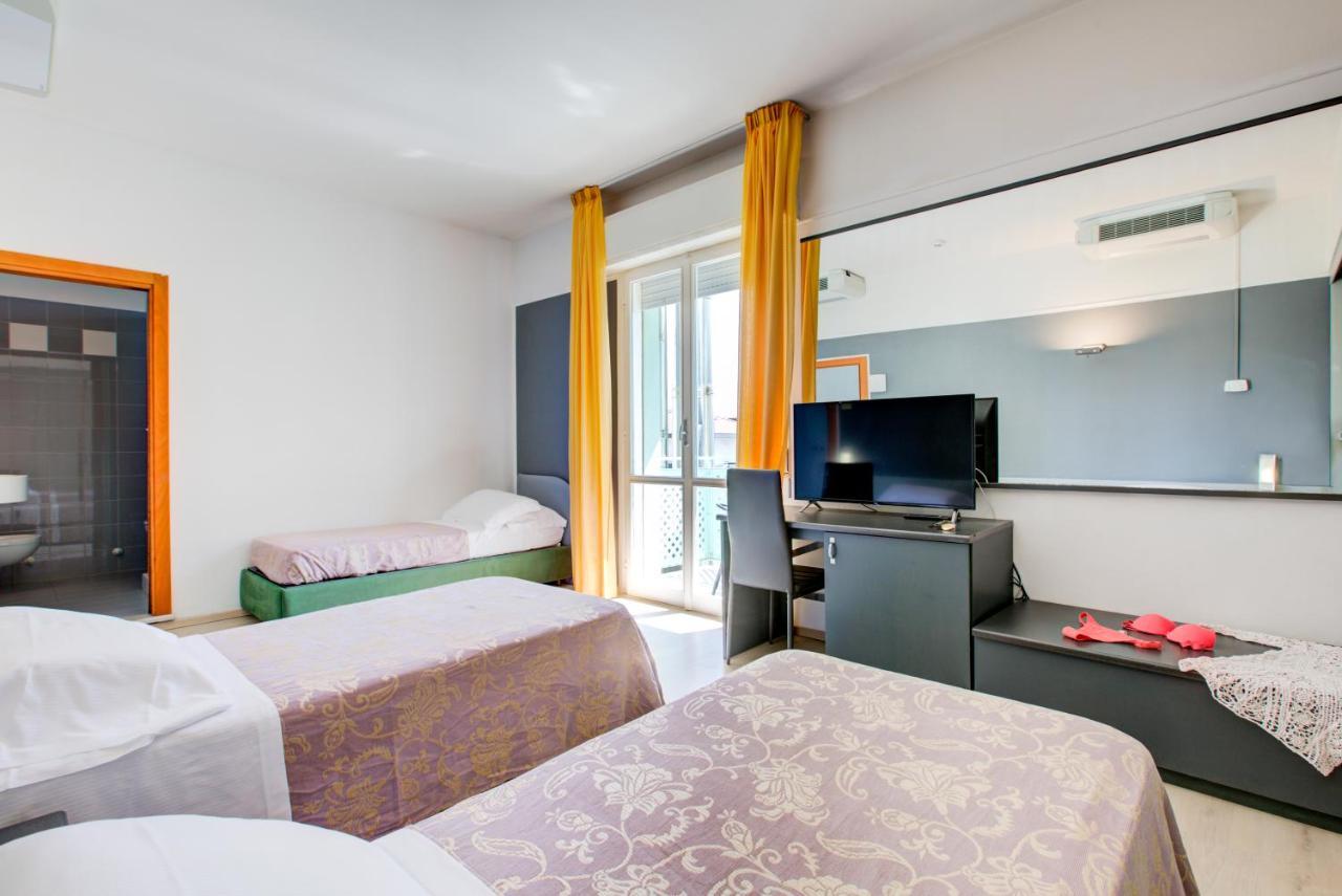 Hotel Ivano リミニ エクステリア 写真