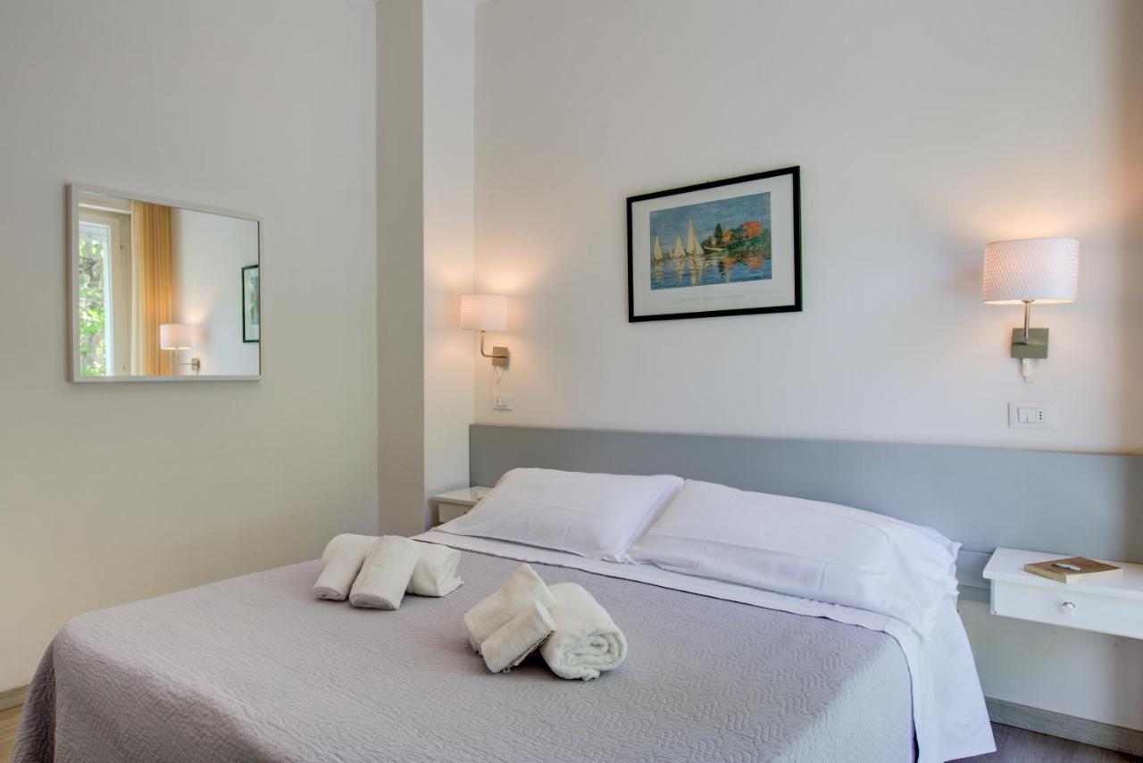 Hotel Ivano リミニ エクステリア 写真