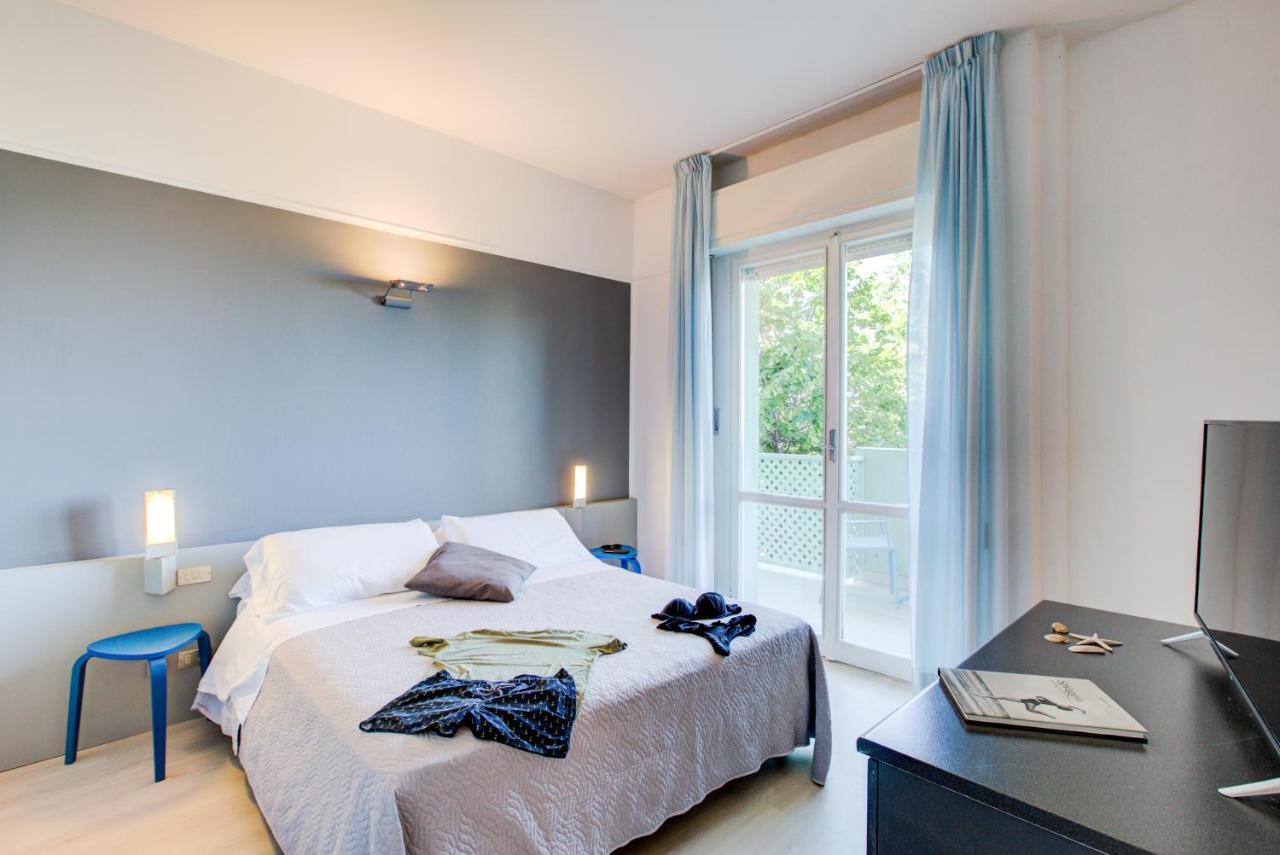 Hotel Ivano リミニ エクステリア 写真