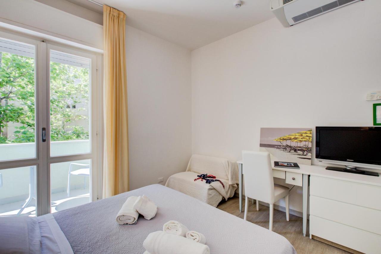 Hotel Ivano リミニ エクステリア 写真