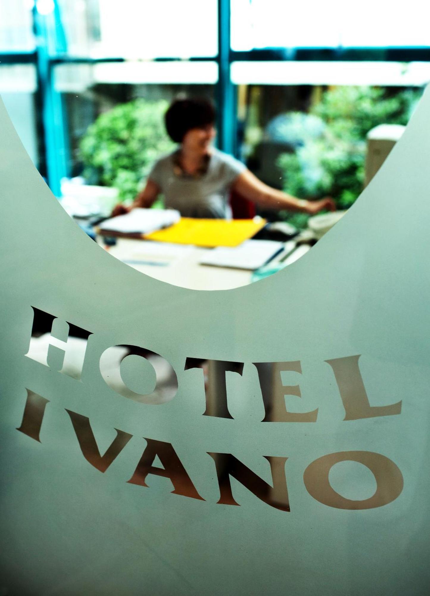 Hotel Ivano リミニ エクステリア 写真